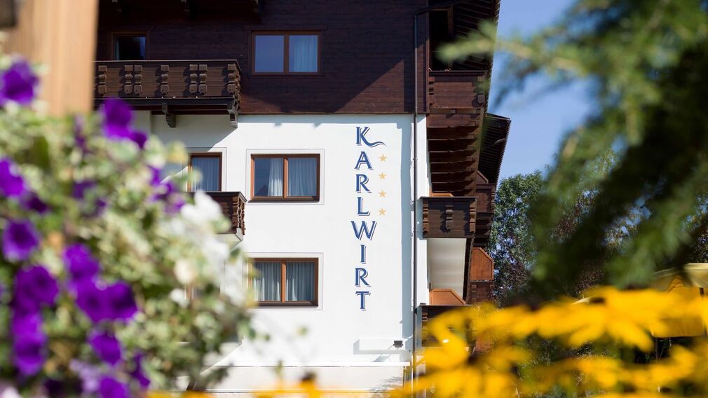 Hotel_KArlwirt_Hnr_26_Pertisau_09_2020_Liegewiese_