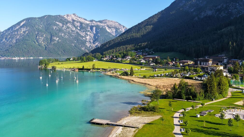 SEE-Bad - Atoll Achensee - Wingfoiler am Ufer