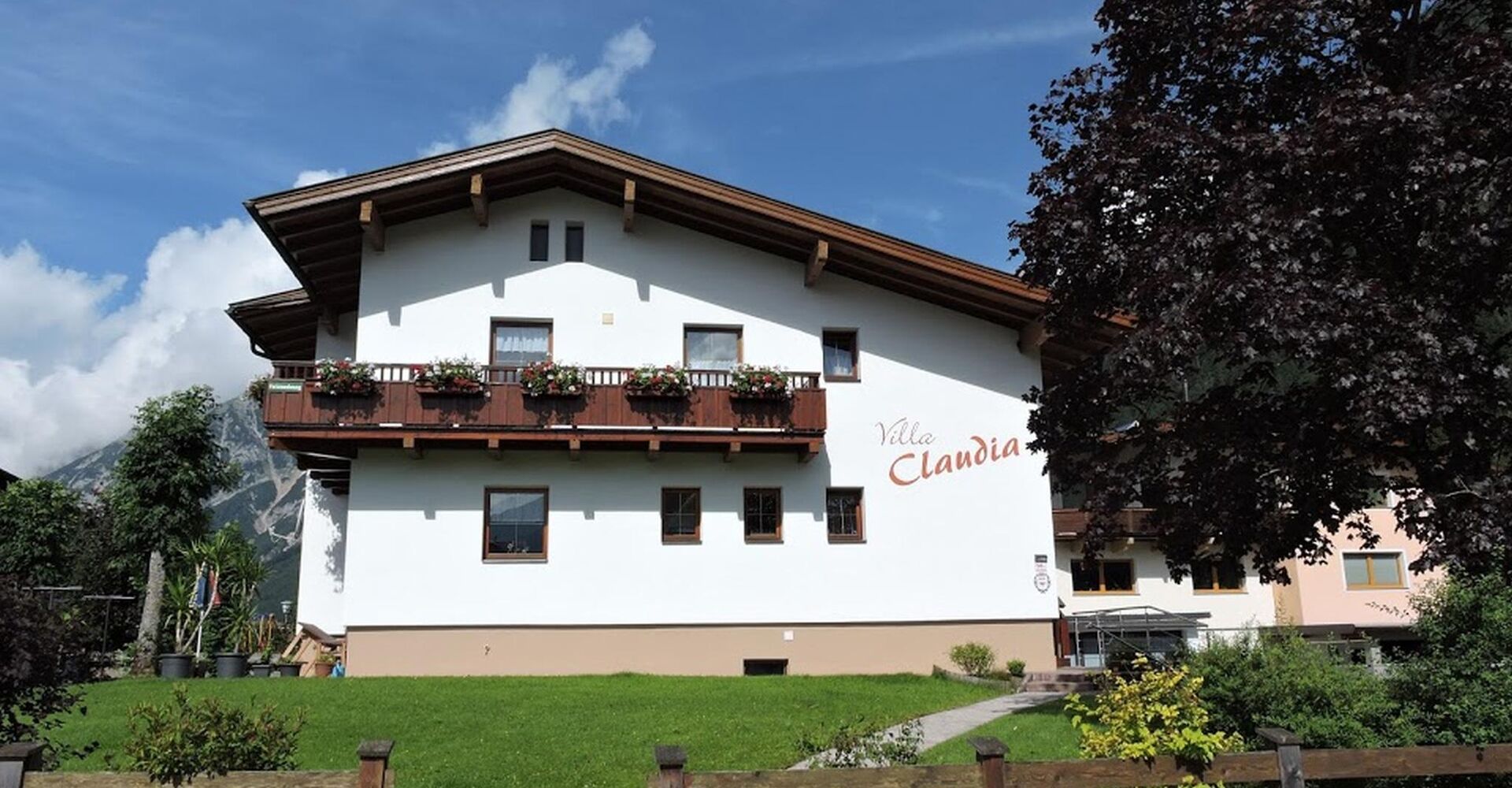 Villa Claudia Hausansicht Sommer
