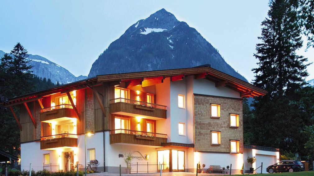 Apart Garni Alpenperle in der Dämmerung