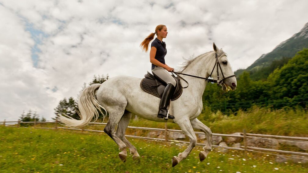 Kutschenfahrt unterhalb vom Annakircherl in Achenkirch