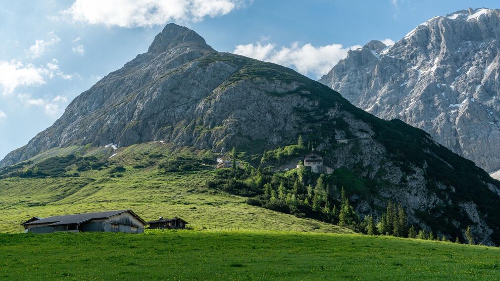 Karwendelhaus im Sommer