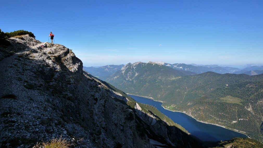 Der Weg zur Seebergspitze im Karwendelgebirge ermöglicht zahlreiche und atemberaubende Ausblicke.