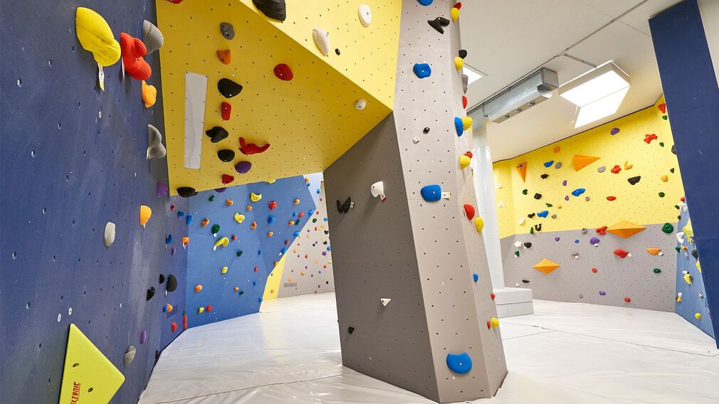 bouldering in the climbing hall in the Atoll Achensee