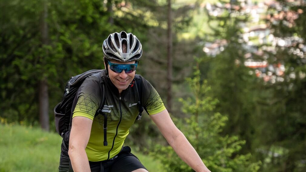 E-bikers reach the Zöhreralm - it is located on the ascent route to Unnutz