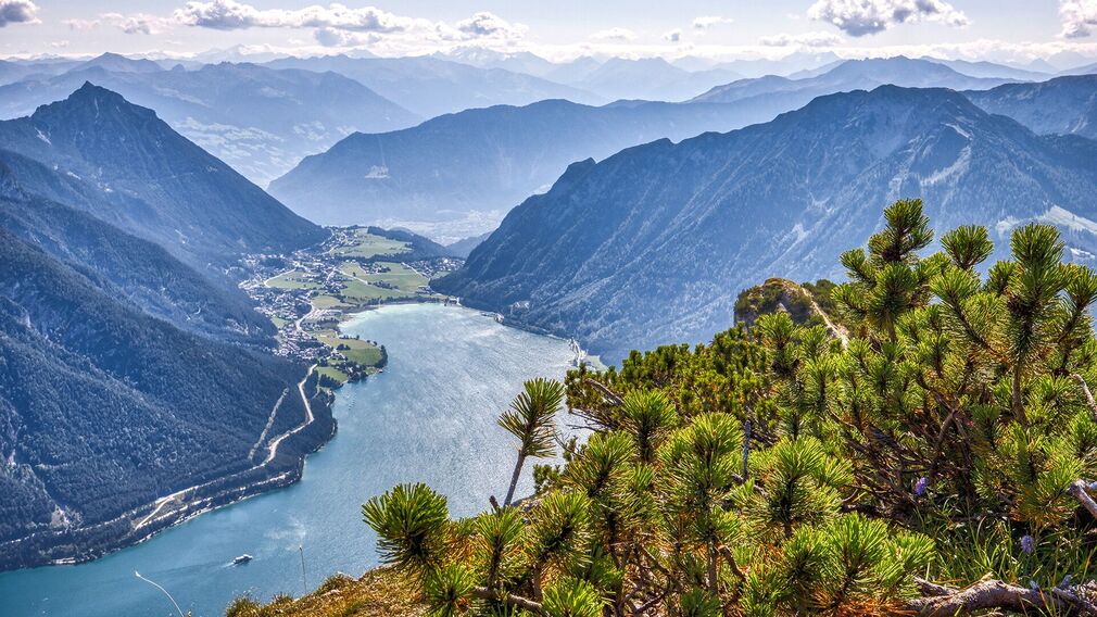 Der Weg zur Seebergspitze im Karwendelgebirge ermöglicht zahlreiche und atemberaubende Ausblicke.