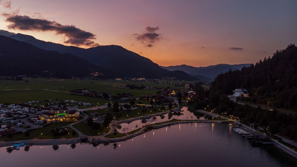 Der Badestrand in Achenkirch ist der perfekte Orte für kleine Wasserratten.