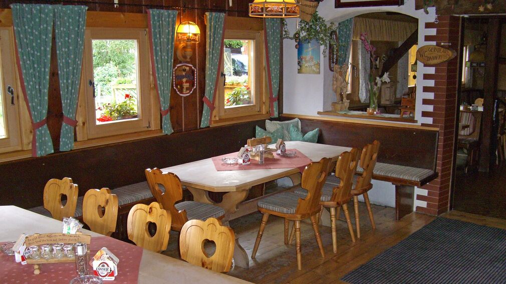 Alpengasthaus Pletzachalm in the Nature Park Karwendel in Pertisau