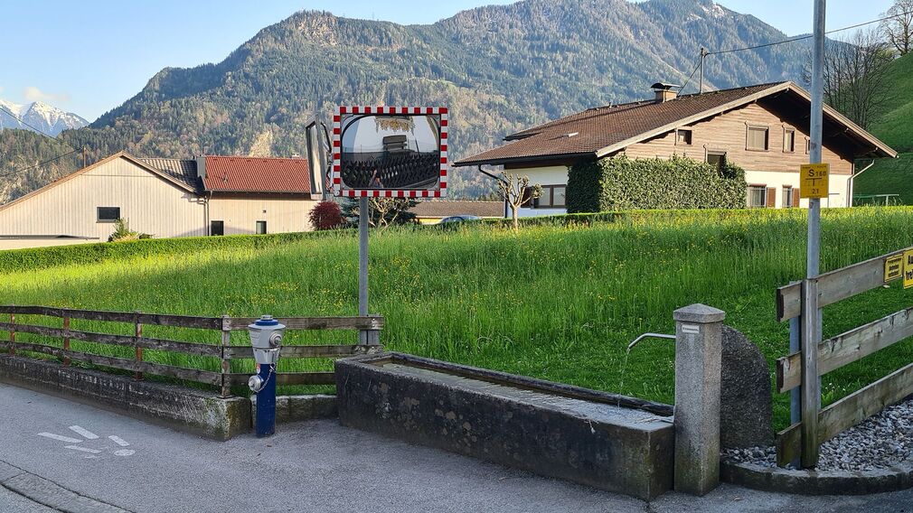 fountain at house no. "Dorf 60" in Wiesing