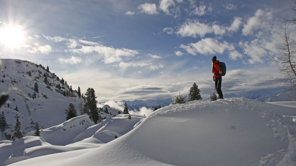Winter sports enthusiasts can find important information about avalanches on the Rofan avalanche educational trail Rofan.