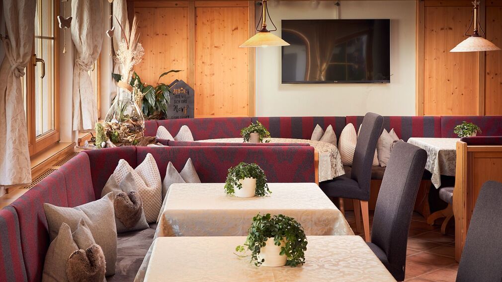 Hotel Central - Außenansicht im Sommer